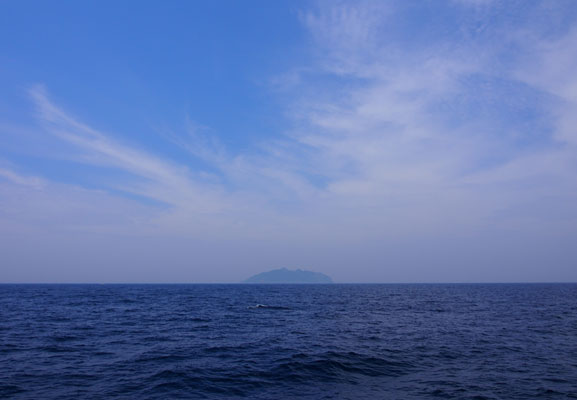 沖ノ島～宗像大社沖津宮